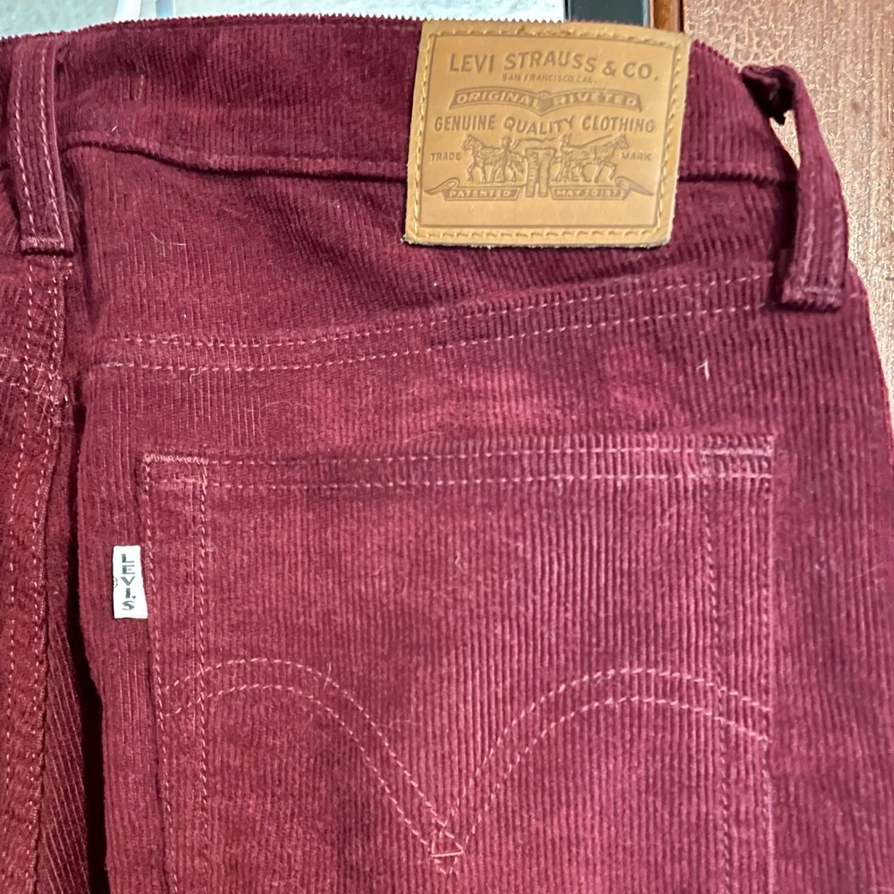 Burgundy Levi’s cords. Size 32, wedgie straight fit.